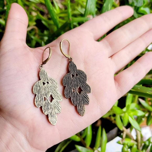 Pair of Gem Leaf Drop Earrings - Picture 8 of 8